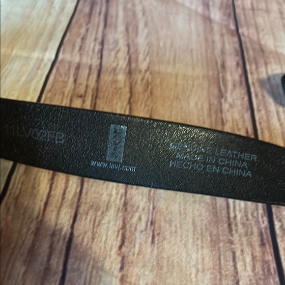 Levis Black Genuine Leather Belt with Timeless Appeal - Picture 4 of 6